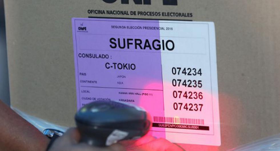 ONPE realiza el embalaje del material electoral que será usado en cada una de las 77,307 mesas de sufragio. (Foto: Andina)