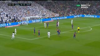 ¡A mano cambiada! Ter Stegen evitó un gol en la portería blaugrana de manera asombrosa tras remate de Isco | VIDEO