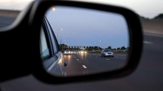 Conducir sin espejos retrovisores acarrea una multa de S/. 368: ¿se puede usar cualquier espejo?