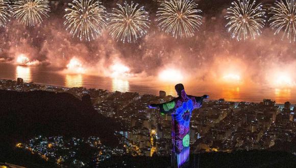 Los tradicionales fuegos artificiales de Año Nuevo se habían suspendido en Río de Janeiro. Sin embargo, se acordó que se realice con algunas modificaciones. (Foto: EFE)