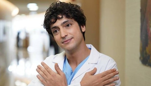Taner Ölmez interpreta a Ali Vefa, un cirujano novato y autista con falta de habilidades sociales (Foto: Doctor milagro / MF Yapım)
