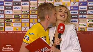 YouTube: Zinchenko, jugador del Manchester City, besó a reportera tras entrevista | VIDEO