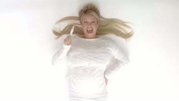 Pareja celebra su embarazo con temas de Britney Spears [VIDEO]
