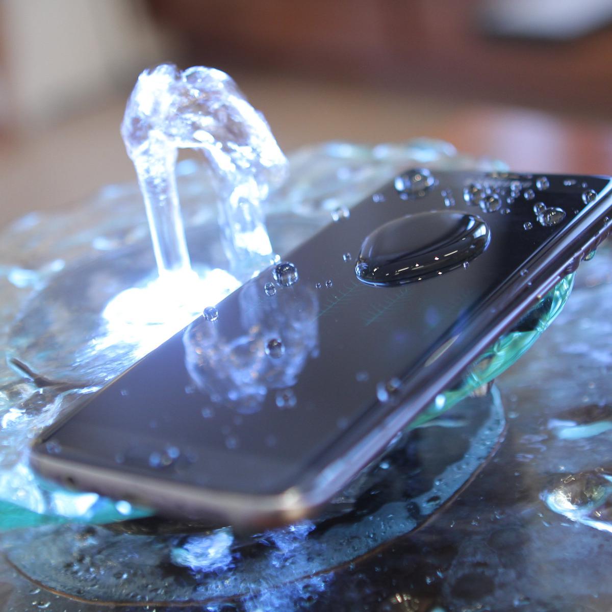 Tu teléfono móvil es resistente al agua? Qué hacer (y qué no hacer) si tu  teléfono Android se moja - Cepymenews