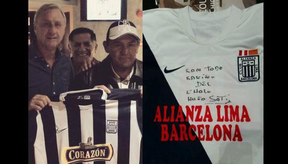 Sotil y Cruyff se encontraron y posaron con camiseta de Alianza