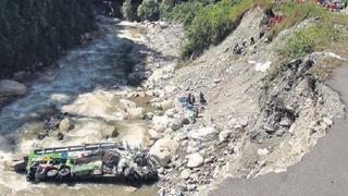 A 45 se elevó el número de muertos por accidente de bus en Chanchamayo