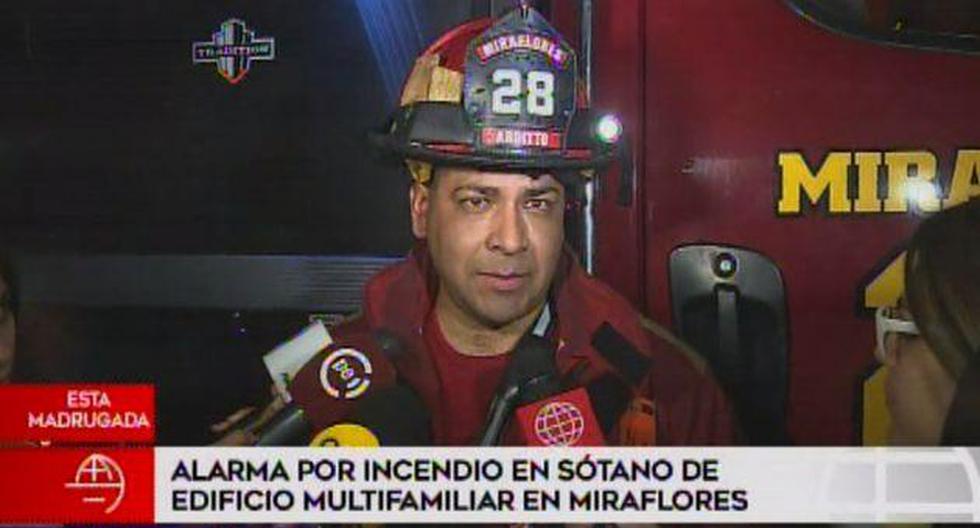 Al lugar del incendio llegaron más de 30 bomberos. (Foto: Captura/América Noticias)