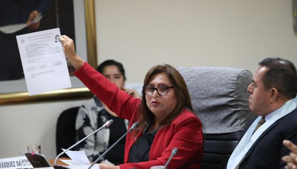 La congresista Betty Ananculi estuvo presente en el pleno del congreso escuchando la cuestión de confianza de Salvador del Solar. (Foto: GEC)