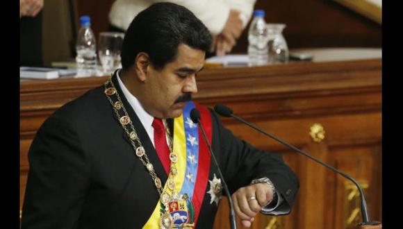 Maduro pide al Congreso que discuta un aumento de la gasolina