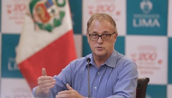El alcalde de Lima fue imputado de haber cuatro cobrado dietas como miembro del directorio de Sedapal y de recibir, al mismo tiempo, su sueldo de burgomaestre. (Foto: GEC)