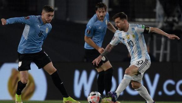 Lionel Messi marcó un gol en la victoria de Argentina por 3-0 sobre Uruguay. (Foto: AFP)