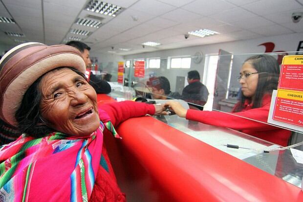 El bono económico de S/380 se cobraría desde el próximo lunes, estimó la titular del Midis, Ariela Luna. (Foto: Andina)