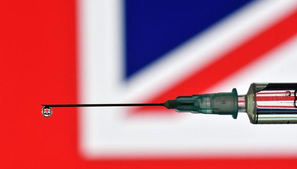 Reino Unido dijo el lunes que ha decidido no administrar la vacuna de COVID-19 a gran escala a todos los menores y que sólo se ofrecerá en determinadas situaciones, como cuando los jóvenes tengan problemas de salud previos. (Foto: Justin Tallis / AFP)