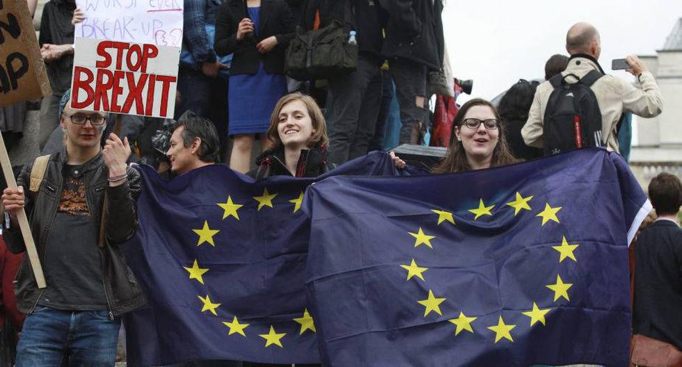 Jóvenes protestan contra Brexit. (Foto: EFE)