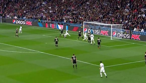 Antes de los cinco minutos de iniciado el partido, el Real Madrid tuvo una opción clara para abrir el score ante Ajax. Un violento testarazo de Raphael Varane sacudió el larguero holandés