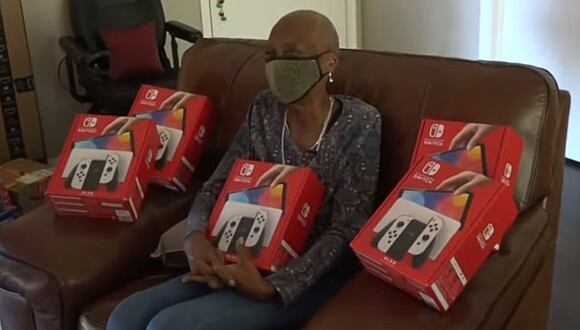 Una abuela recibe por error 6 Nintendo Switch y al intentar devolverlos la tienda le dice que se los regala. (Foto: 12 News / Captura)