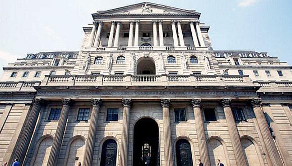 Banco de Inglaterra recorta tasas por primera vez desde 2009