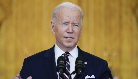 El presidente Joe Biden habla sobre Ucrania y Rusia en el Salón Este de la Casa Blanca, el martes 22 de febrero de 2022, en Washington. (Foto AP/Alex Brandon).
