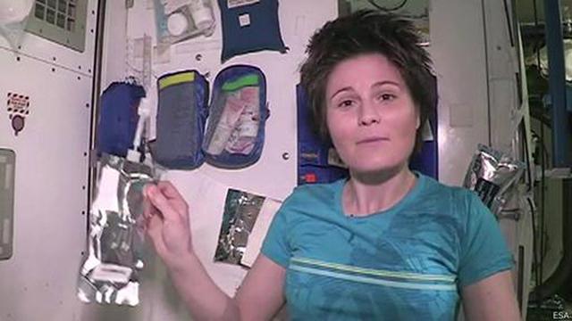 Cómo hacen los astronautas para ir al baño en el espacio - 1
