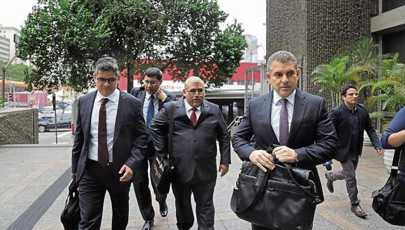El fiscal superior Rafael Vela (en primer plano) viajó a Brasil acompañado por los fiscales José Domingo Pérez y Germán Juárez. (Foto: El Comercio)