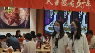 Beijing reabre restaurantes ante el descenso de contagios de COVID-19 