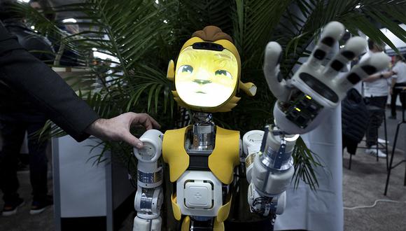Este es Miroki, un robot de la empresa francesa Enchanted Tools, que fue presentado en la exposición Eureka Park, en el CES 2024. (Foto: AFP)