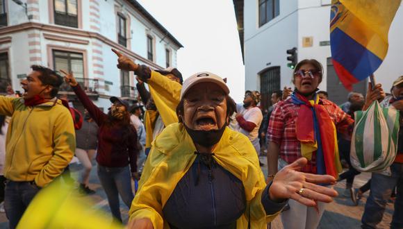 Miles de personas se manifiestan este viernes contra el Gobierno de Guillermo Lasso, en Quito, Ecuador. (EFE/José Jácome).