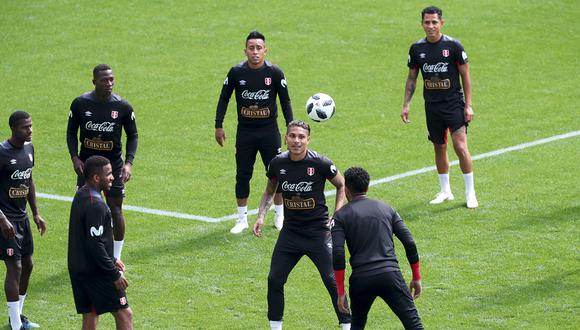 La selección peruana entrena en el campo del Arena Khimki antes de su partido debut en el Mundial. (Foto: Rolly Reyna/ Enviado Especial)