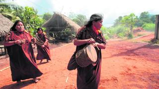 Más de 4.000 comunidades indígenas y campesinas esperan título