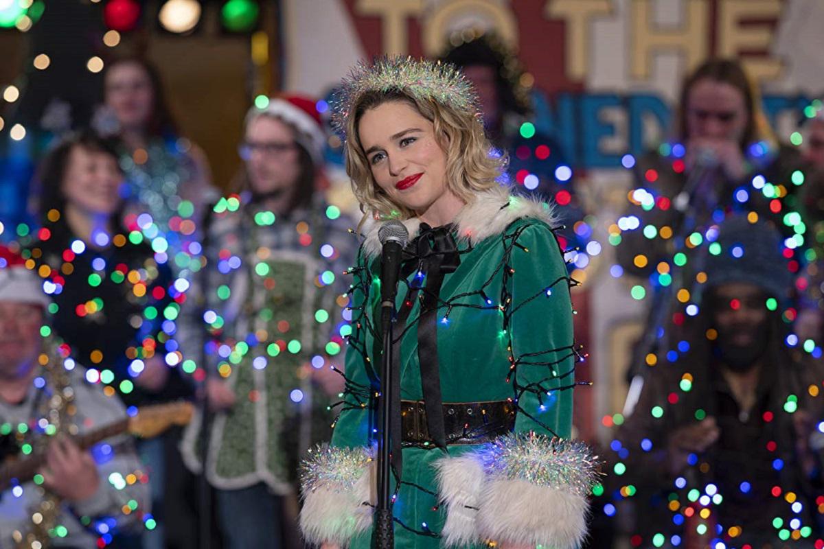 Kate canta 'Last Christmas' al final de la película (Foto: Universal Pictures)