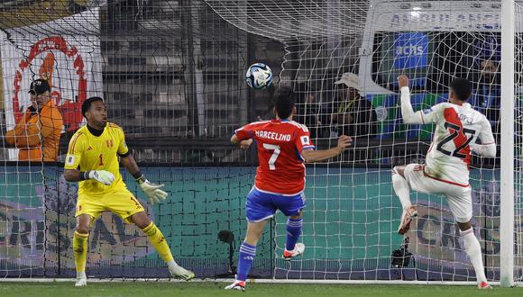 Al finalizar el encuentro el gol fue registrado como autogol del peruano Marcos López, pero esto fue modificado en las últimas horas, tras revisar las imágenes. (Foto: AFP)