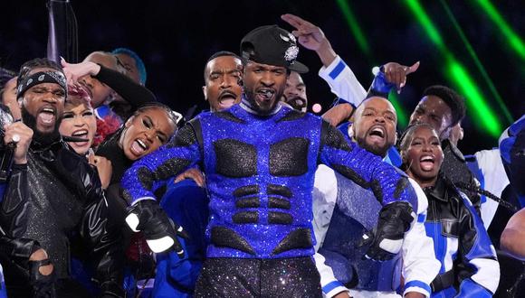 El rapero Usher durante la parte final de su show en el Super Bowl 2024, el evento deportivo más importante de EE.UU.