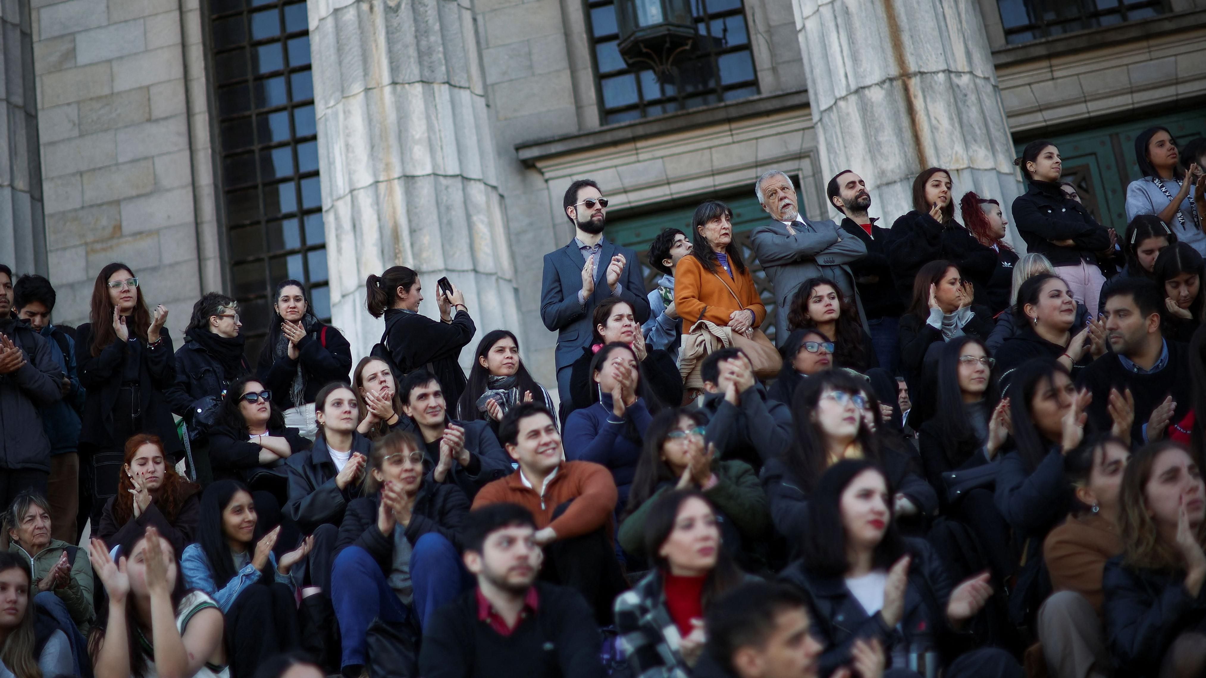 UBA students protest against Javier Milei's budget policy.  (REUTERS).