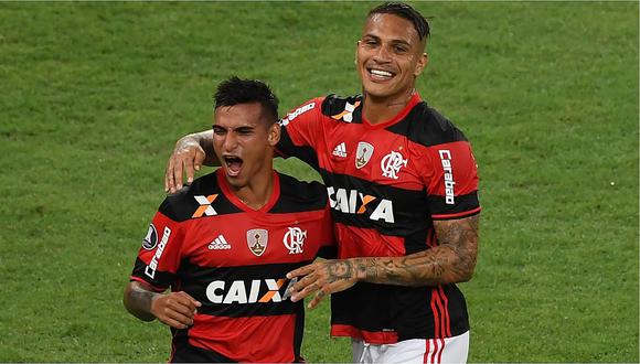 Paolo Guerrero y Miguel Trauco jugaron juntos en Flamengo. (Foto: AFP)