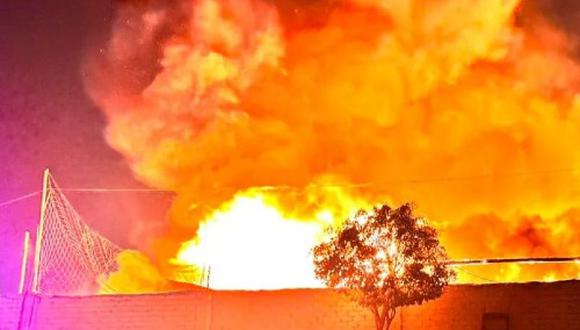 Incendio en almacén de pirotécnicos clandestino de Ate dejó cinco personas fallecidas. (Foto: captura Twitter)
