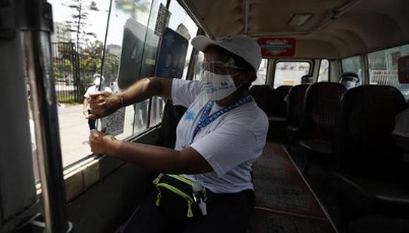 ¿Viajas en transporte público? Conoce cómo reducir el riesgo de contagio de la COVID-19. (Foto: El Comercio / Referencial)