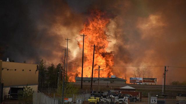 Imágenes impactantes del voraz incendio que amenaza a Canadá - 10