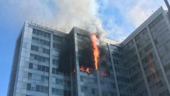 La Conagua de la Ciudad de México detalló que había 54 personas trabajando en el edificio y fueron evacuadas. (Foto: Twitter - @QuadratinMexico)