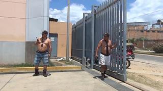 Tarapoto: vigilantes de Essalud protestaron semidesnudos