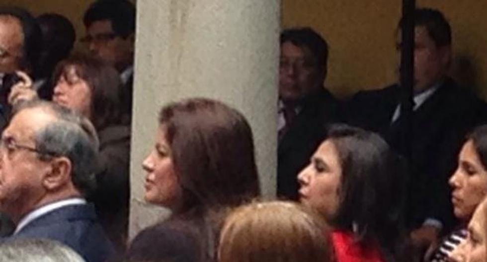 Ana Jara y Carmen Omonte se sentaron juntas. (Foto: @Catitax)
