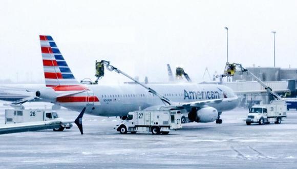 Vuelo de American Airlines es desviado a Canadá con heridos