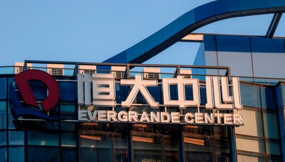En un comunicado a la bolsa de Shenzhen, Evergrande aseguró haber negociado un plan para pagar los intereses de un bono que vencían este jueves y de cuyo reembolso muchos dudaban. (Foto: Alex Plavevski / EFE)