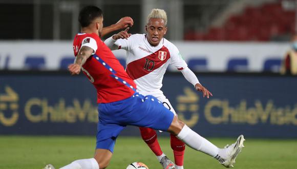 Christian Cueva ingresó a los 39 minutos ante Chile, en el Estadio Nacional de Santiago, por las Eliminatorias a Qatar 2022. (Foto: AFP)