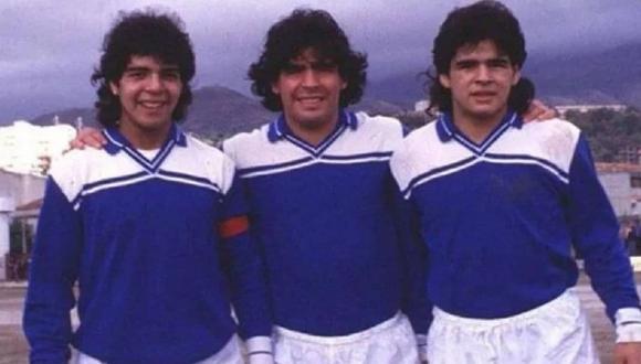 Diego Armando Maradona posa en una foto historica junto a sus hermanos Hugo y Lalo. (Foto: Web TyC)