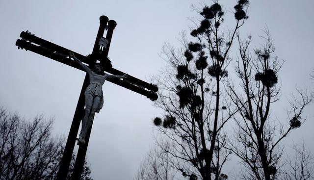 Un retirado sacerdote católico del pueblo polaco de Kalinowka cumple tres años de cárcel por abusar sexualmente de cinco colegialas.