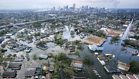 Las inundaciones provocadas por el huracán Katrina cubren las calles de Nueva Orleans el 30 de agosto del 2005. (Foto: AFP)