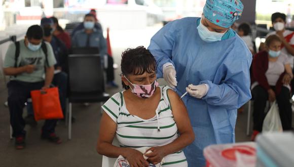 El Ministerio de Salud publicó una lista de los centros de vacunación para las referidas fechas | Foto: Referencial El Comercio