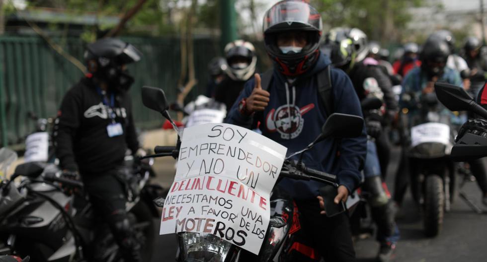 El proyecto del Ejecutivo plantea que la prohición de que dos personas viajen en una moto se aplicará en las ciudades con más delincuencia y por un máximo de seis meses. Se harán algunas excepciones. Los que incumplan la disposición deberán pagar una multa. (GEC/Anthony Niño de Guzmán)