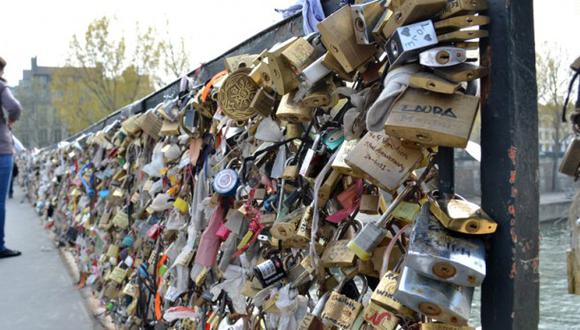 ¿Romance o epidemia? Puentes de París llenos de candados
