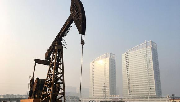 Los precios del petróleo han caído más de un 45% este mes. (Foto: Reuters)